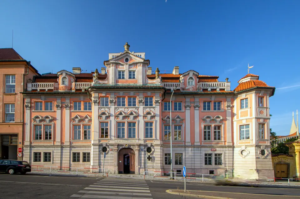 Faust House