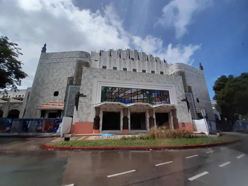 Manila Metropolitan Theatre
