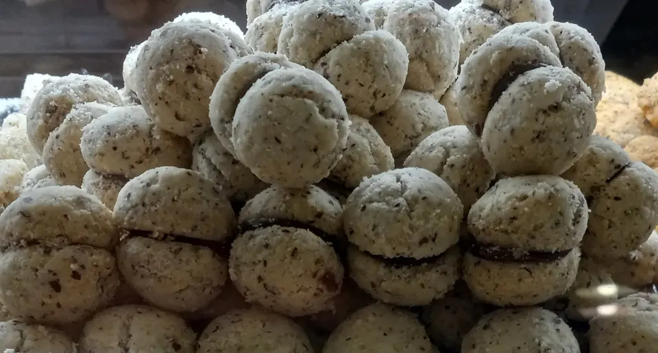 baci di dama, reference photograph for the food guide