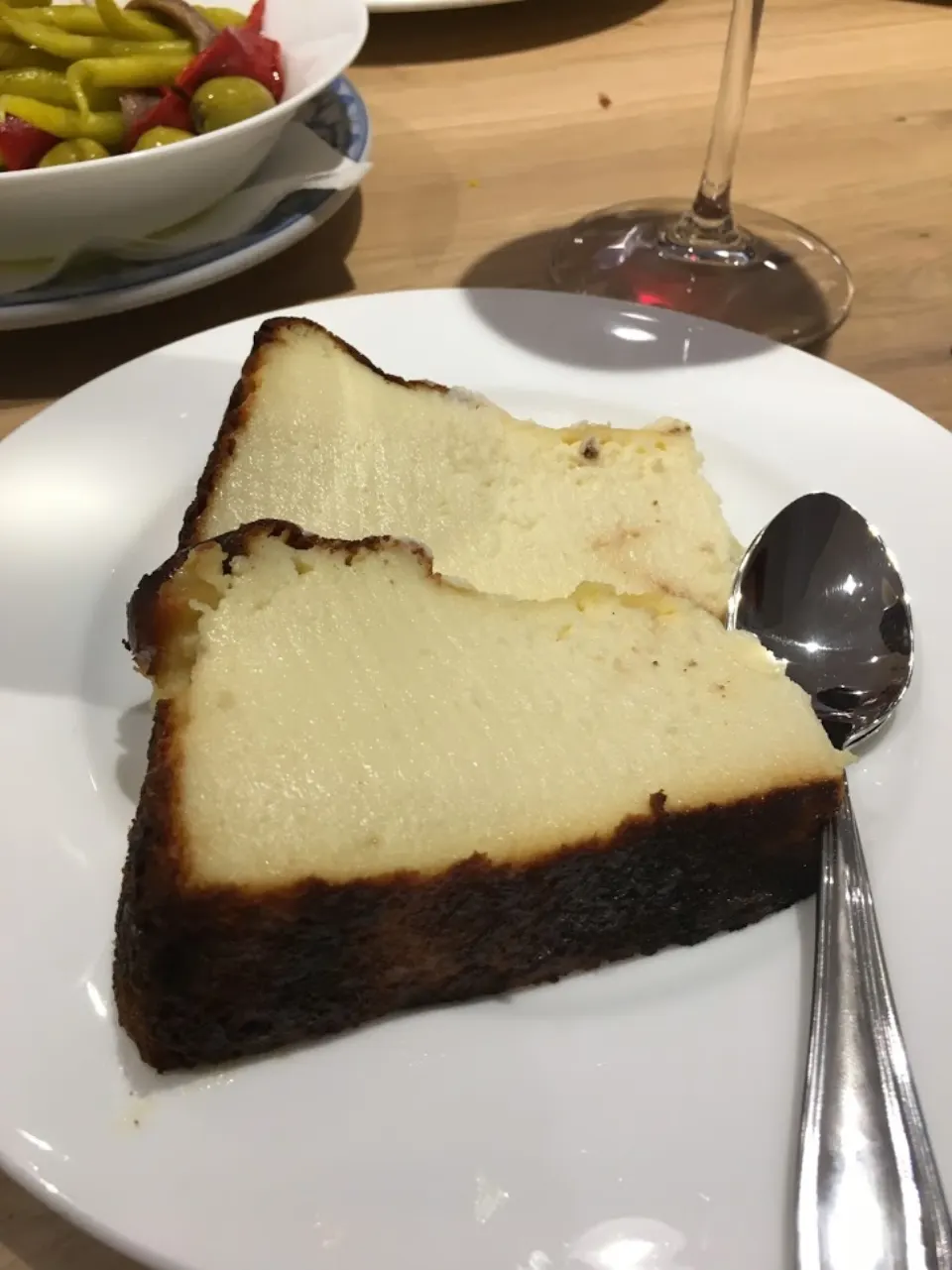 Basque-style cheesecake, reference photograph for the food guide