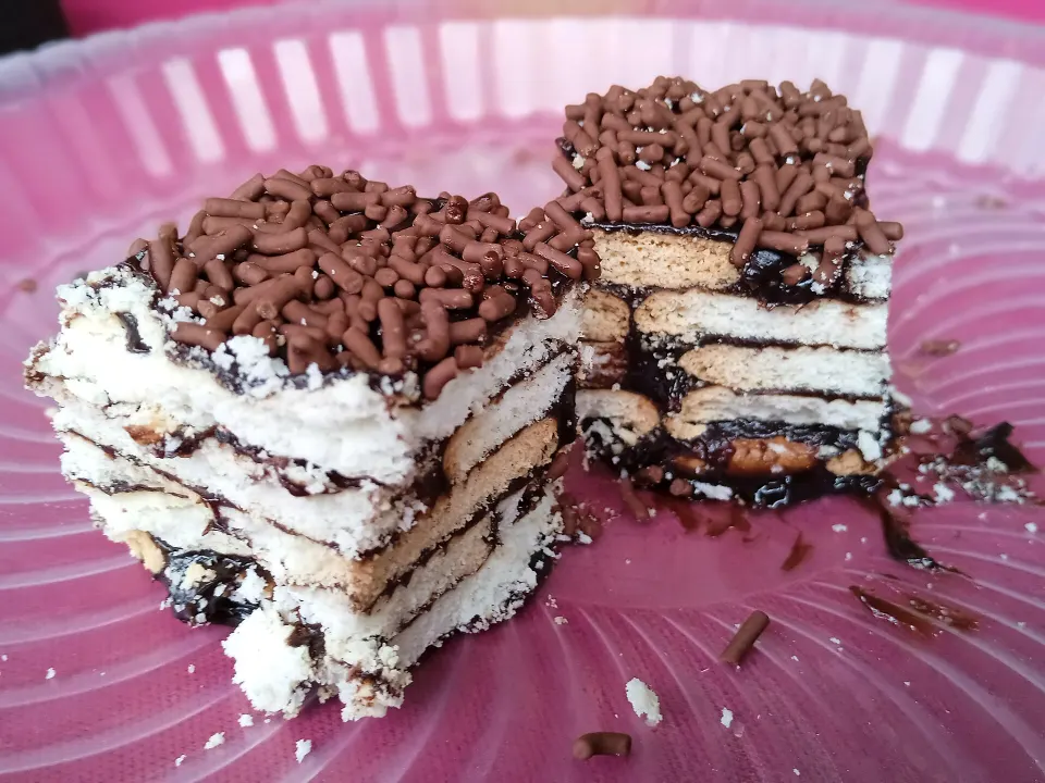 batik cake, reference photograph for the food guide