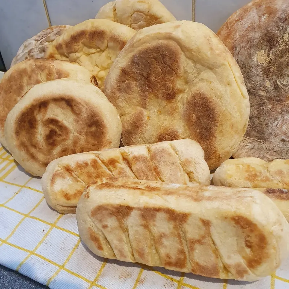 Bolo do caco, reference photograph for the food guide