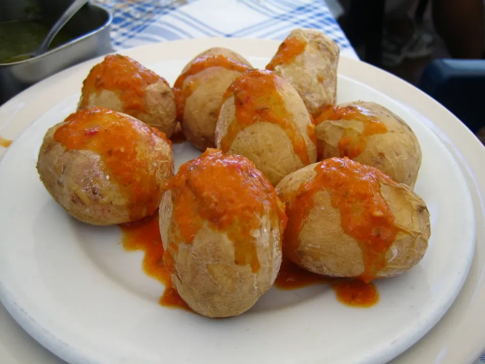 Canarian wrinkly potatoes, reference photograph for the food guide