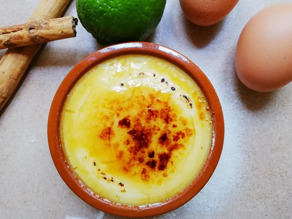 crema catalana, reference photograph for the food guide