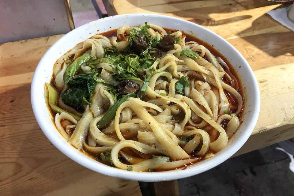 dāoxiāo miàn, reference photograph for the food guide