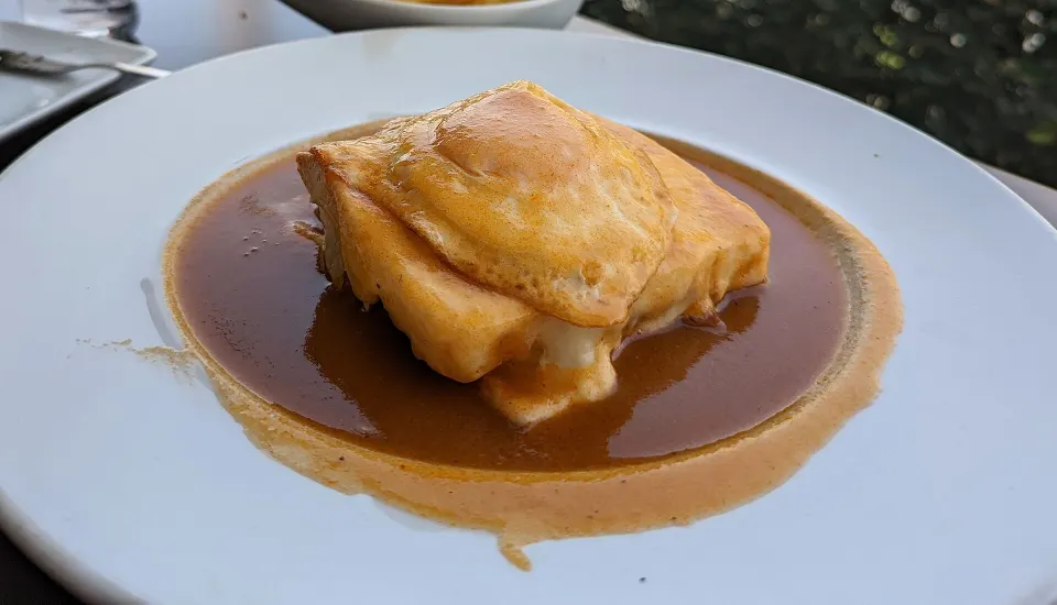 Francesinha, reference photograph for the food guide