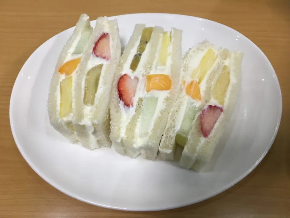 fruit sandwich, reference photograph for the food guide