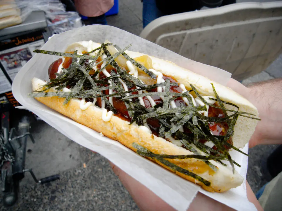 Japadog, reference photograph for the food guide