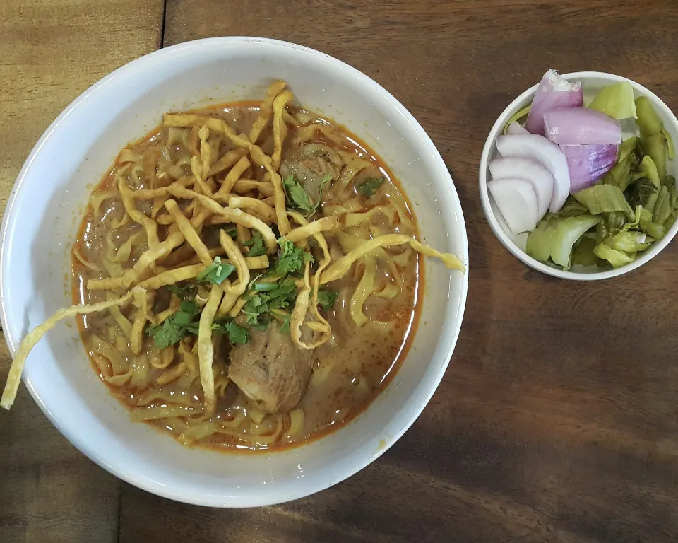 khao soi, reference photograph for the food guide