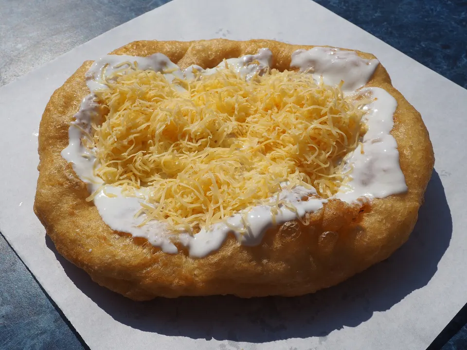 lángos, reference photograph for the food guide