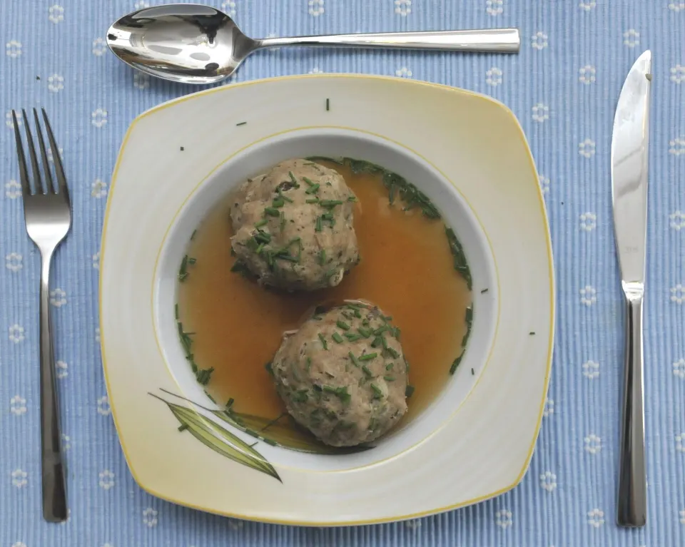 Leberknödel, reference photograph for the food guide