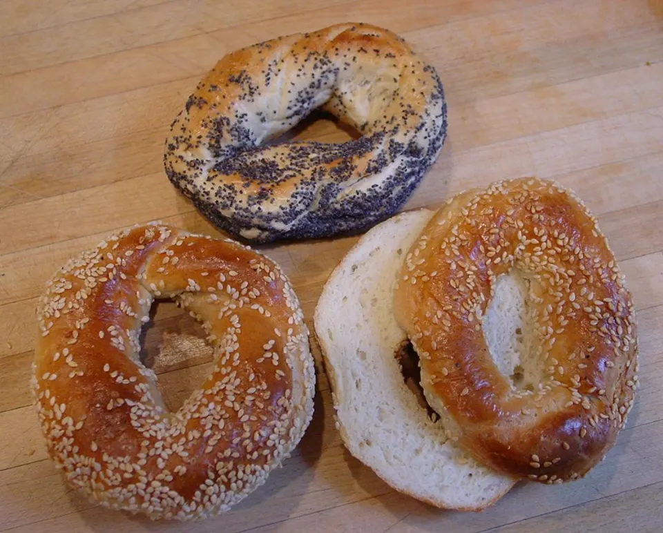 Montreal-style bagel, reference photograph for the food guide