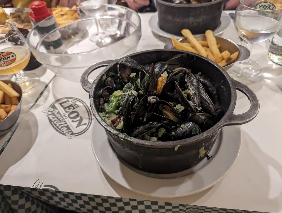 moules-frites, reference photograph for the food guide