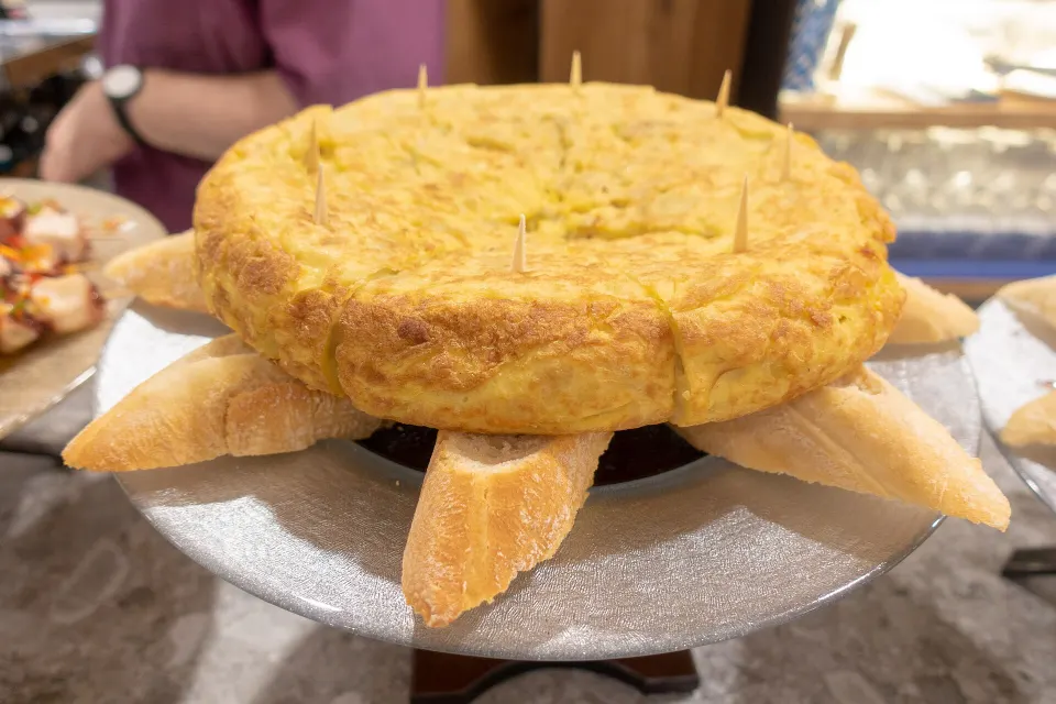 Spanish omelette, reference photograph for the food guide