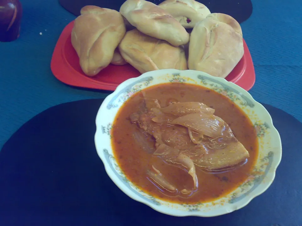 Three-pointed bread, reference photograph for the food guide