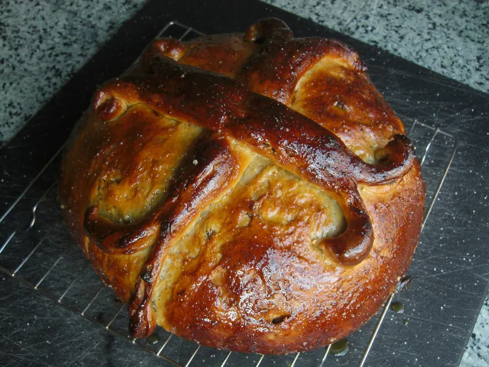tsoureki, reference photograph for the food guide
