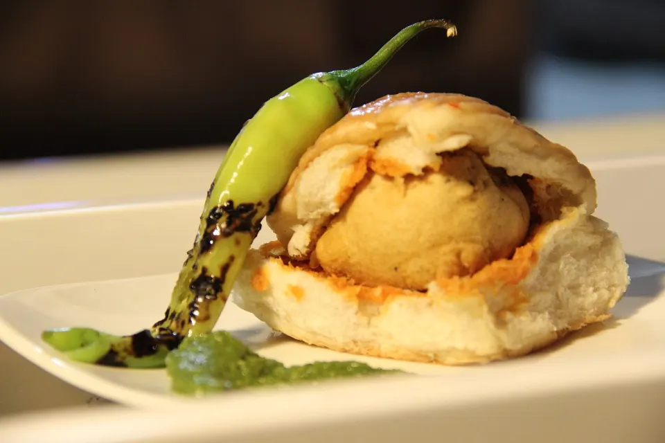 Vada pav, reference photograph for the food guide