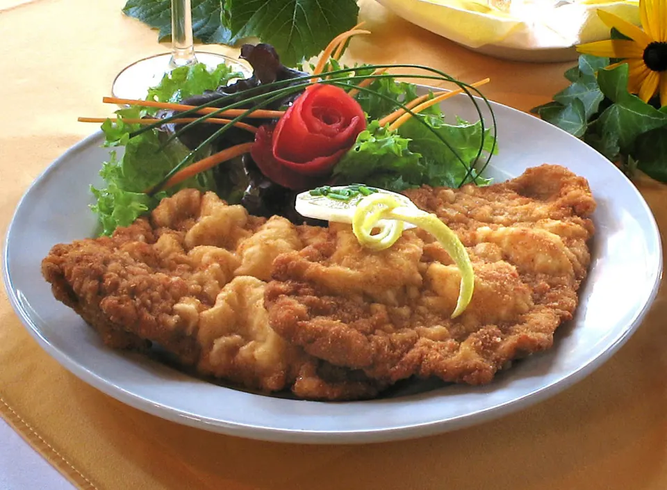 Wiener schnitzel, reference photograph for the food guide