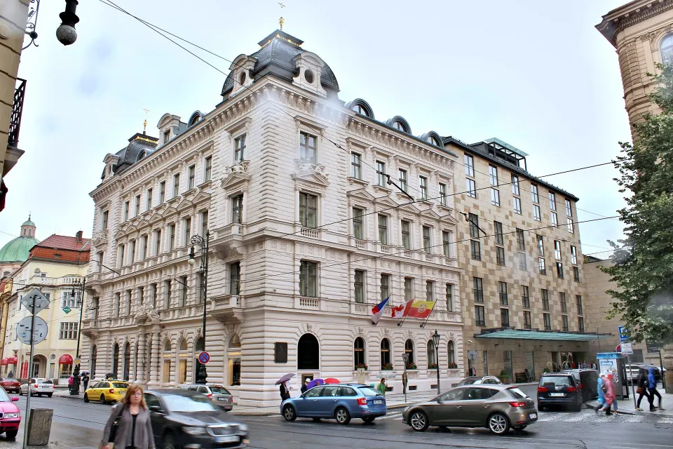 Four Seasons Hotel